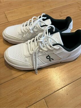 On The Rogers Clubhouse sneakers size 8.5